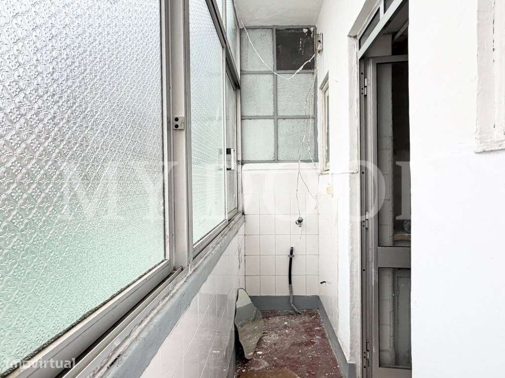 Apartamento T1 c/ potencial para transformar em T2 - Moscavide-9