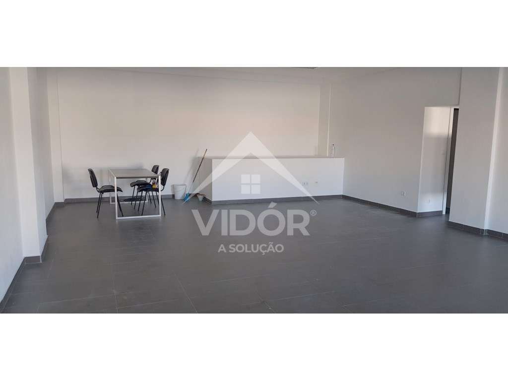 Loja em Matosinhos c/ montra e lugar de garagem - Circunvalação - Grande imagem: 4/13
