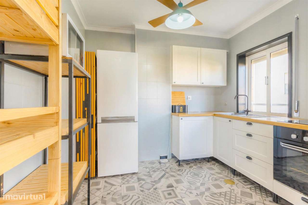 Apartamento T2 com Varanda — Excelente Localização junto ao Metro-8