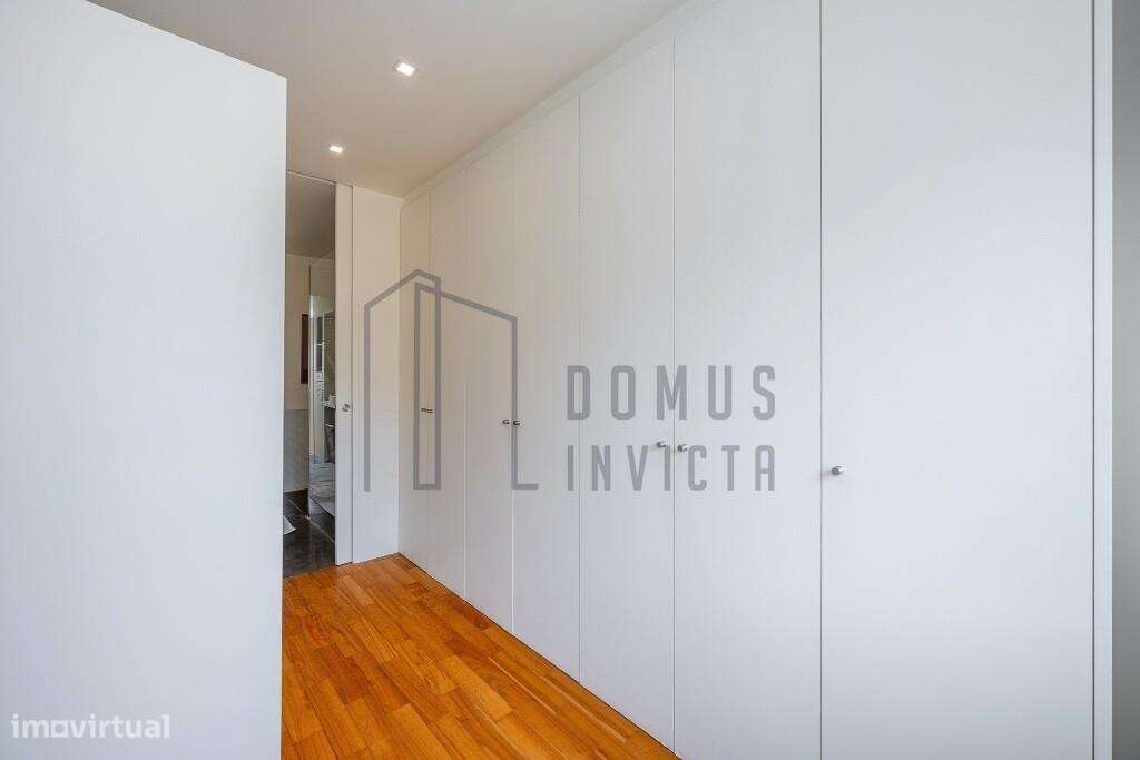 T2 remodelado com duas varandas e lugar de garagem | Zona da Boavista-20