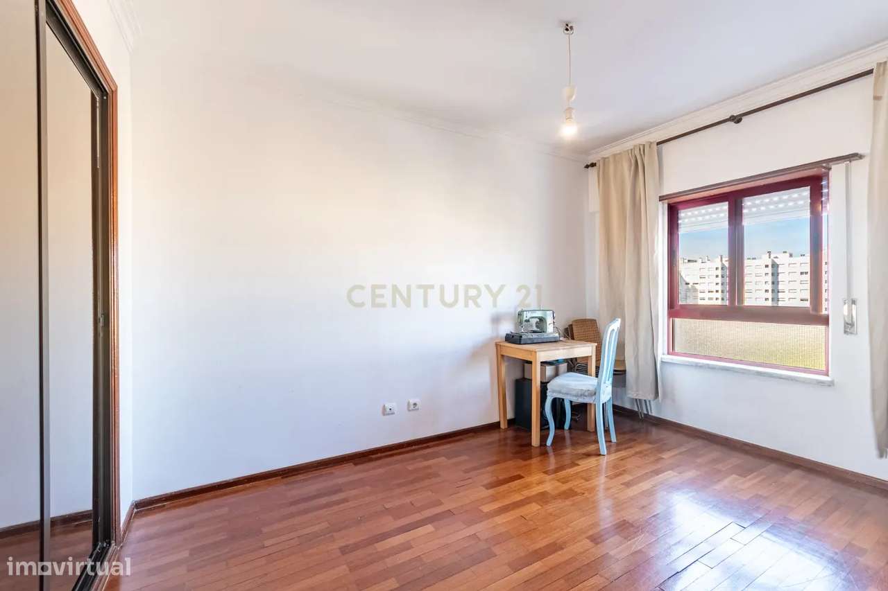 Excelente apartamento T2, com 2 elevadores em Loures.-20