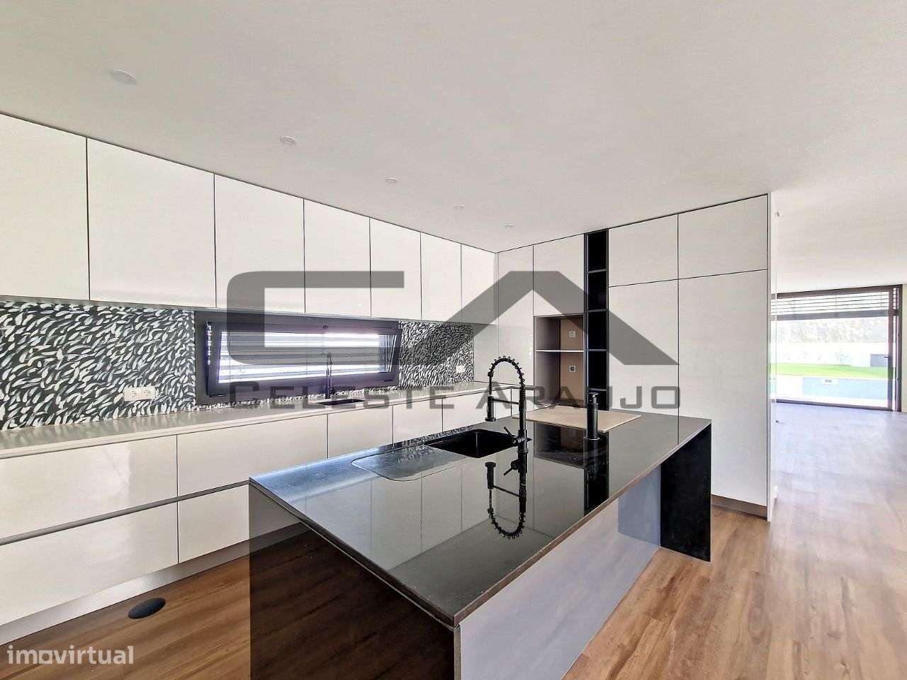 Moradia T4+1 Térrea, com piscina, Rio Meão-12