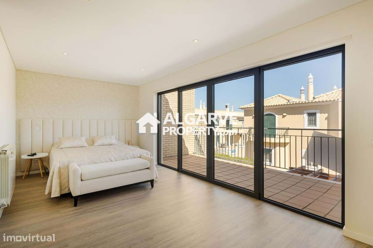 Moradia moderna V6 em condomínio com piscina. Perto de Vilamoura e pra-14