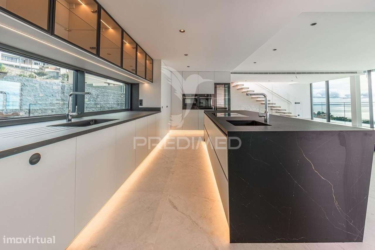 LUXUOSA MORADIA T4 COM PISCINA VISTA MAR.-7