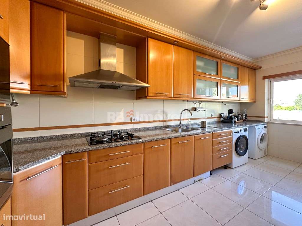 Apartamento T3 c/ Garagem, Sótão e 2 Varandas - Santarém-36