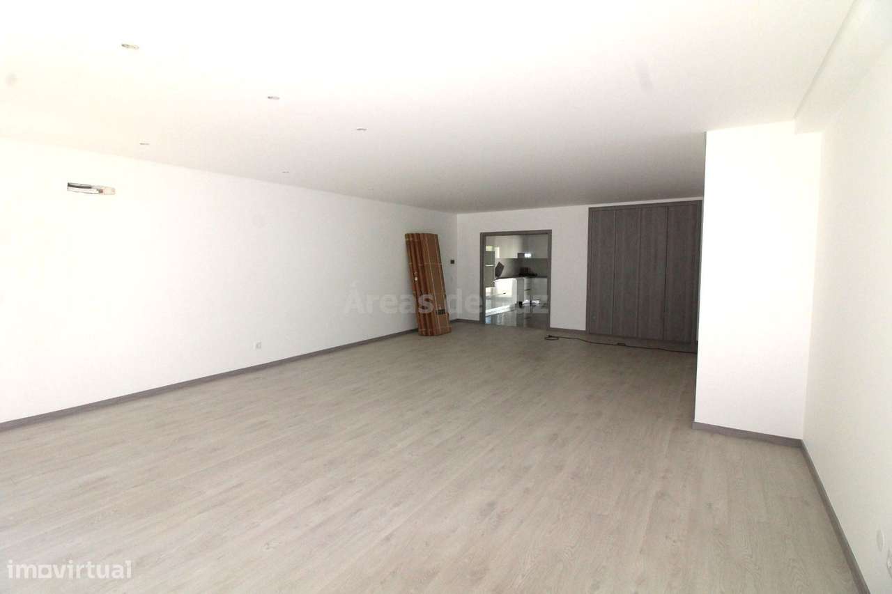 Moradia Unifamiliar Térrea, perto de Leiria - Grande imagem: 5/21