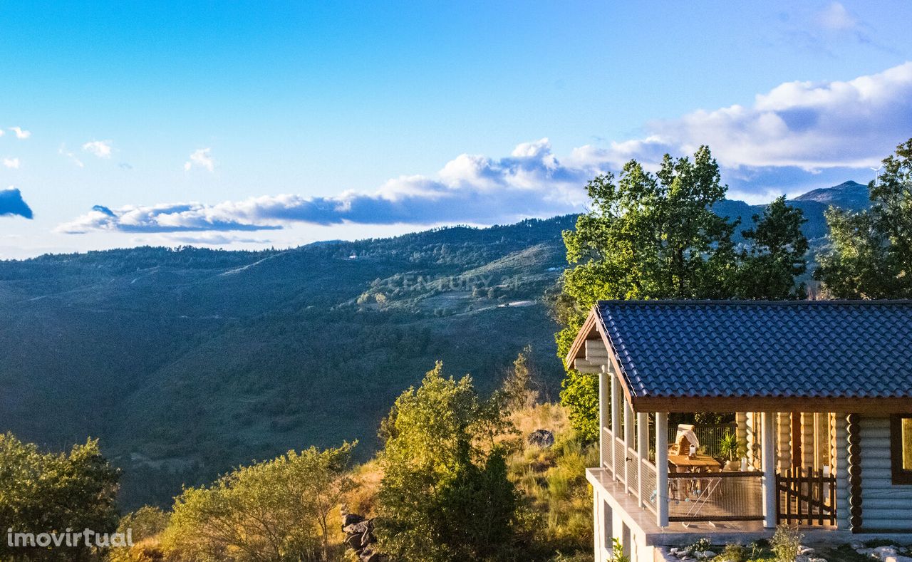 Empreendimento turístico vistas deslumbrantes sobre vale e Montanhas c