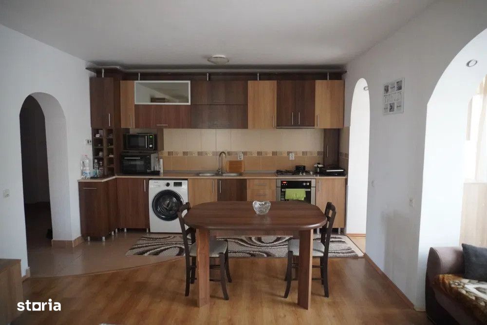 Apartamet 2 camere  , 68 MP,Eroilor parcare.