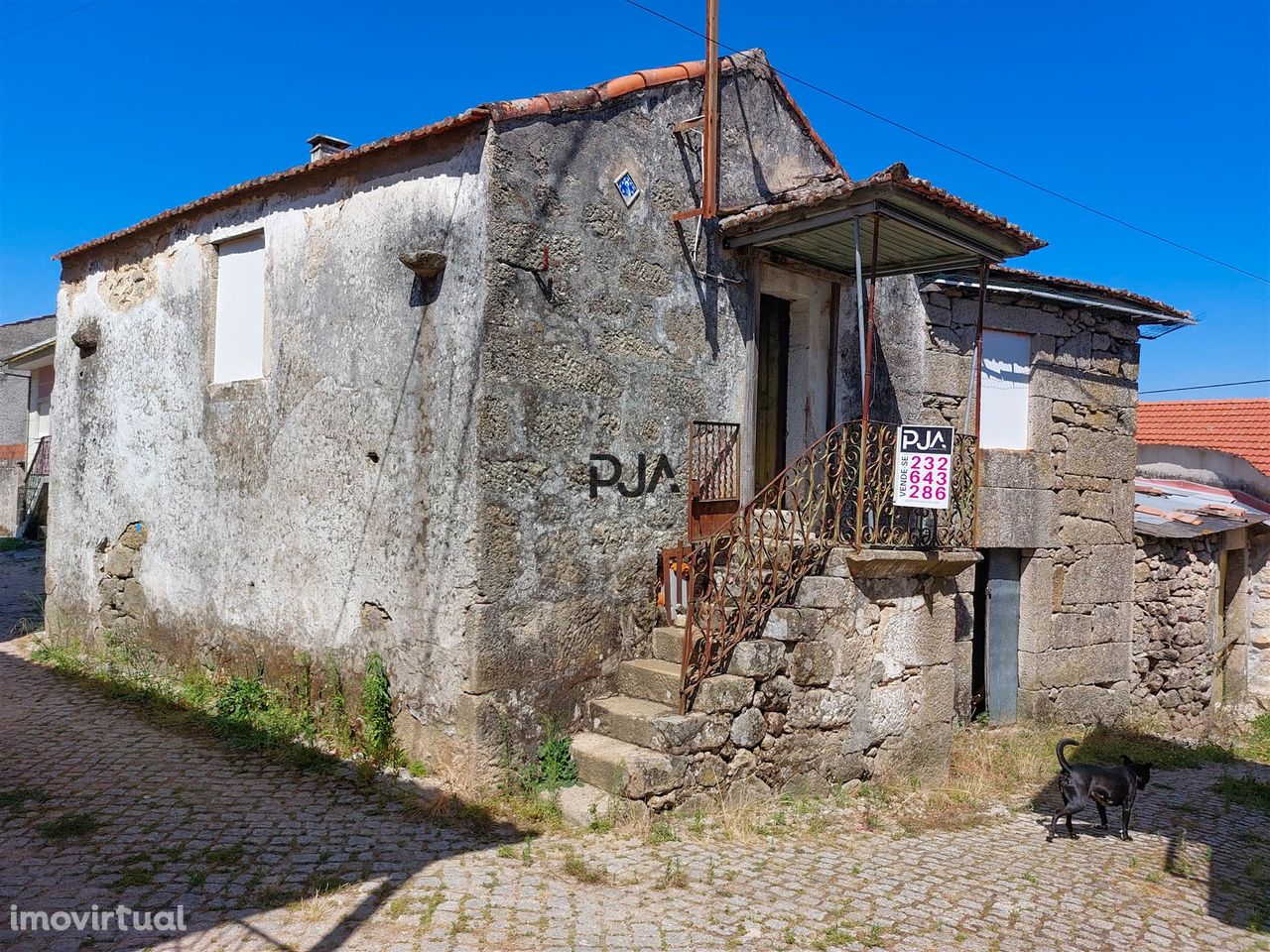 Moradia em pedra para restaurar, Carvalhal