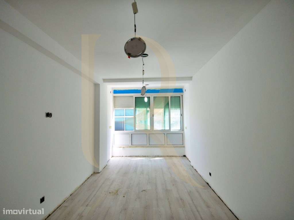 Apartamento T4 remodelado no Laranjeiro - Almada-15