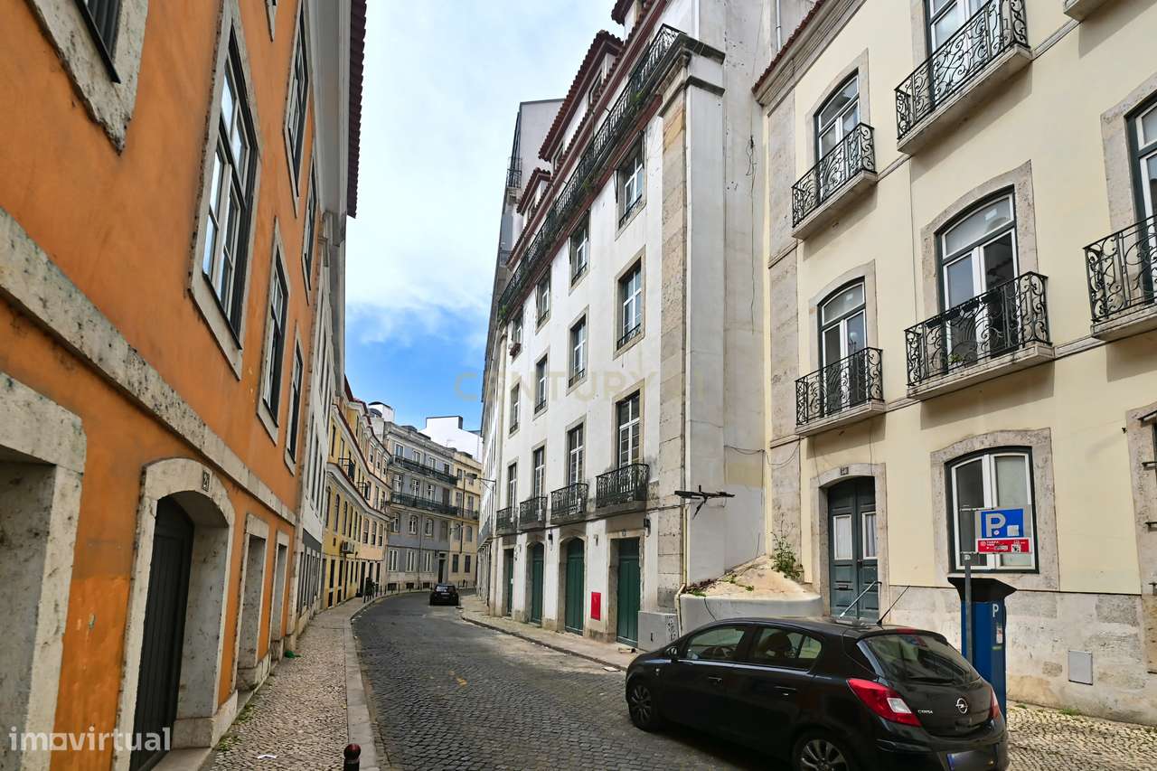 Exclusivo apartamento T4 com estacionamento privado na Baixa, junto ao-30