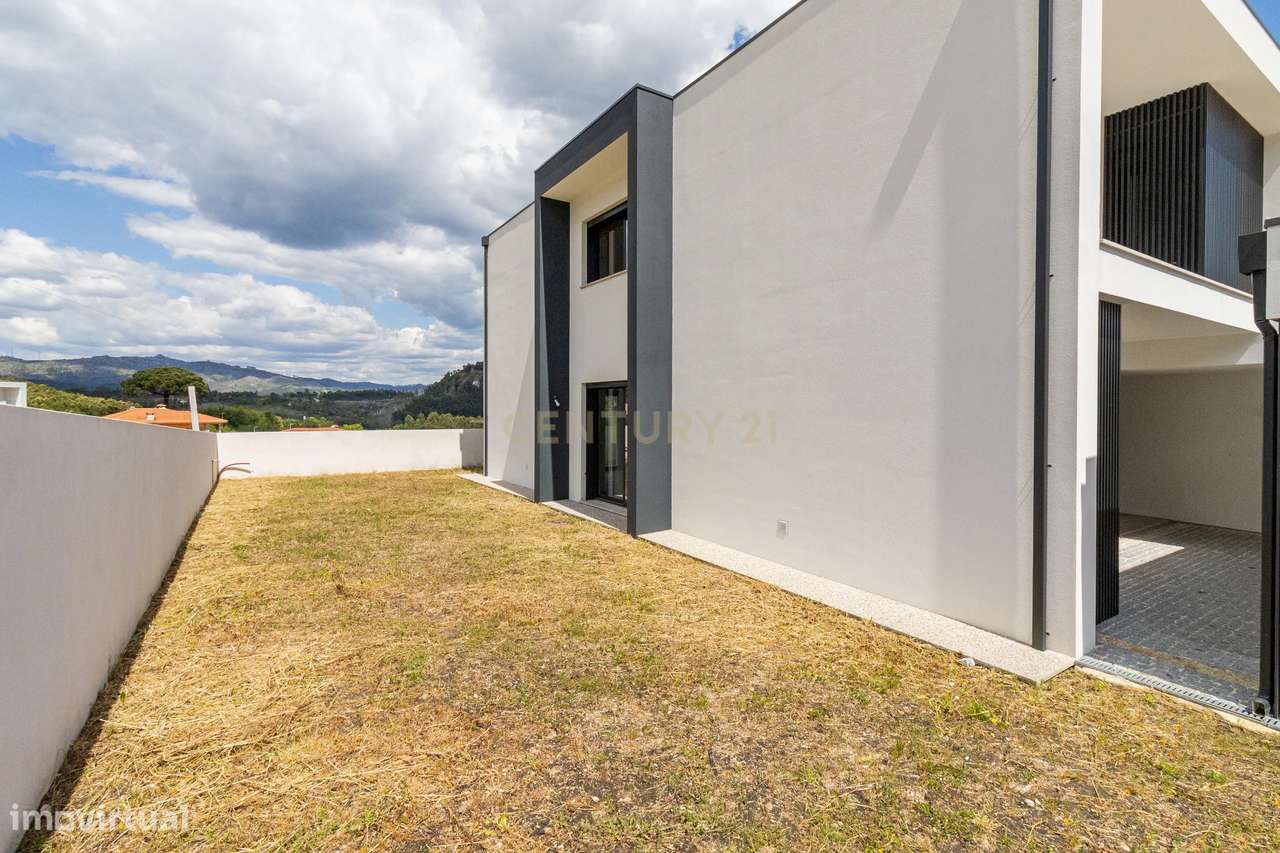 Moradia Gaveto T3 + Escritório | Luxo, Conforto e Vista Incrível – Póv - Grande imagem: 4/38