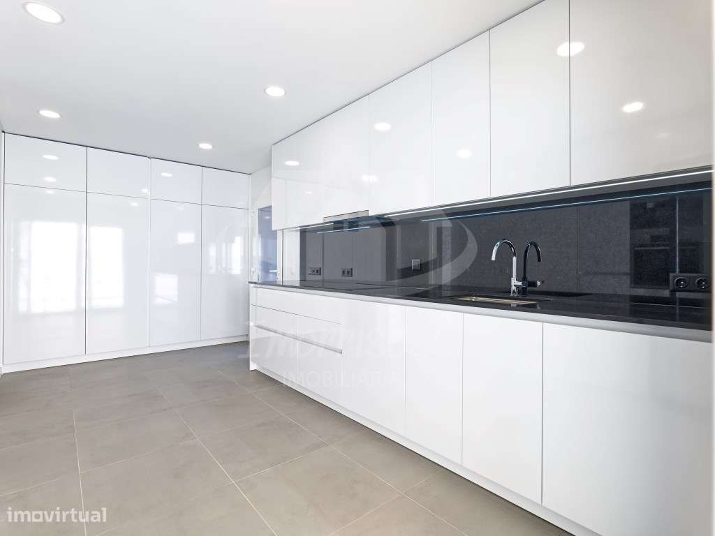Moradia V4 Nova de Luxo com Rooftop e Vista Rio | Santa Iria de Azóia-40
