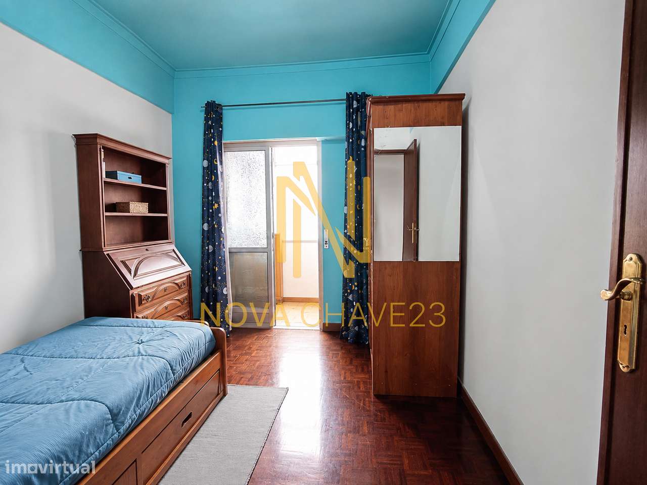Apartamento T2 na Av. Bons Amigos | 9.º Andar | Varandas Fechadas-21