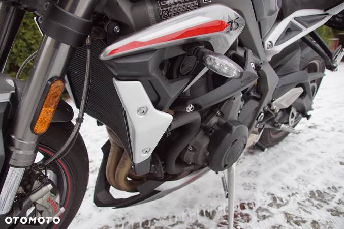 Triumph Street Triple - 33