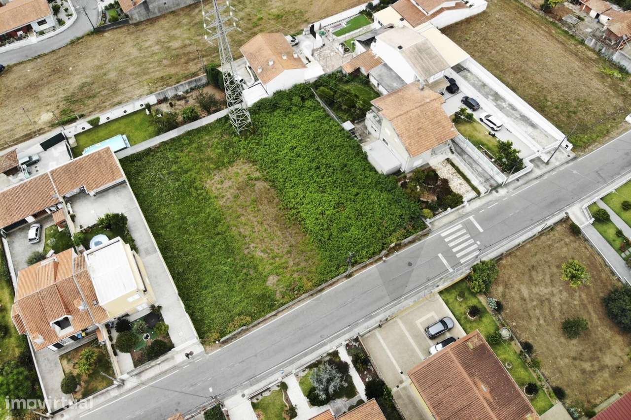 Terreno para Construção | 808 m2 | 400 m2 de Construção-15