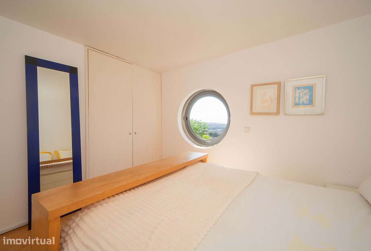 Moradia Contemporânea com Vista Mar e Piscina, Próxima da Beloura e Es-35