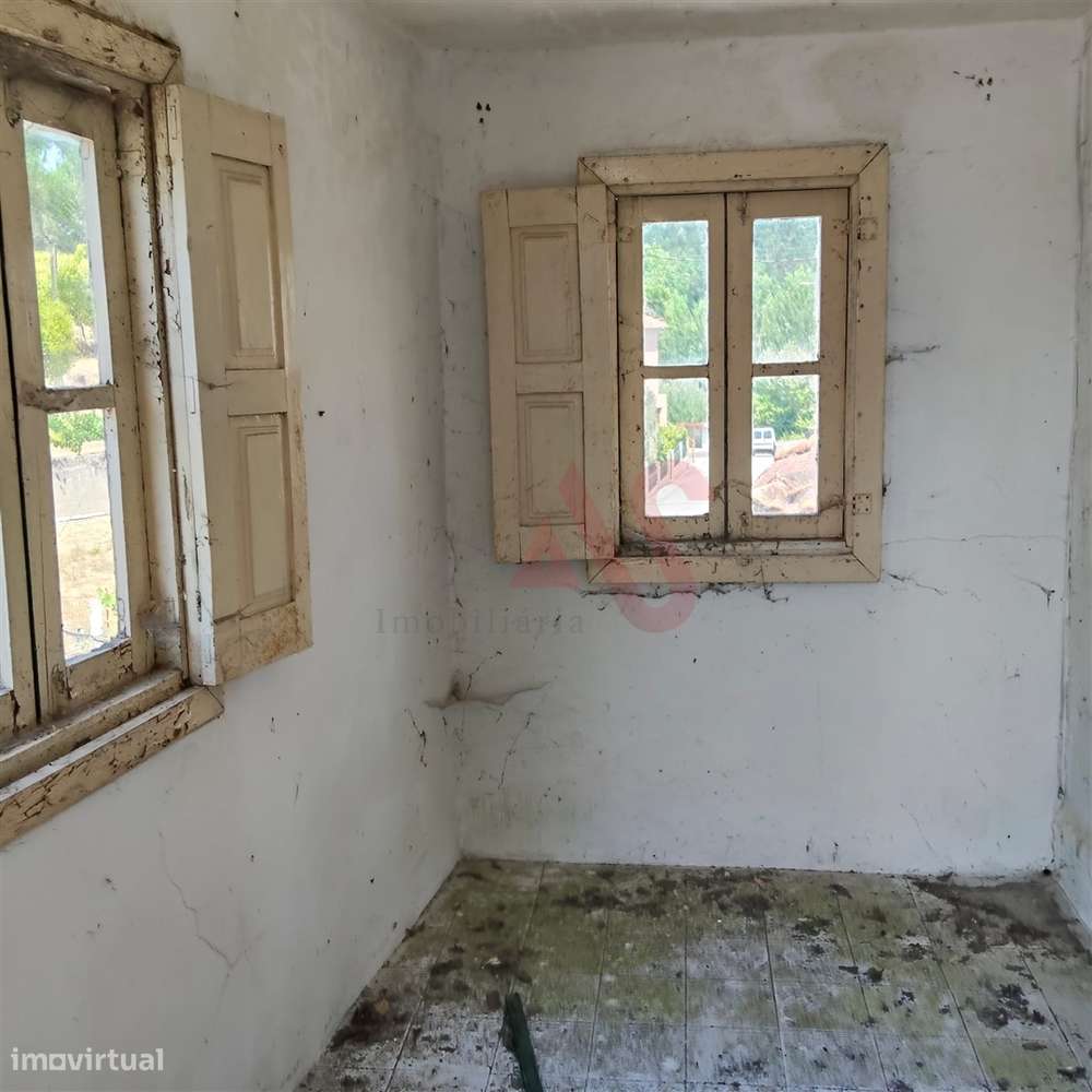 Moradia T2 , com 2 Quartos, Sala, cozinha, Wc e Anexo - para Restaurar - Grande imagem: 5/16