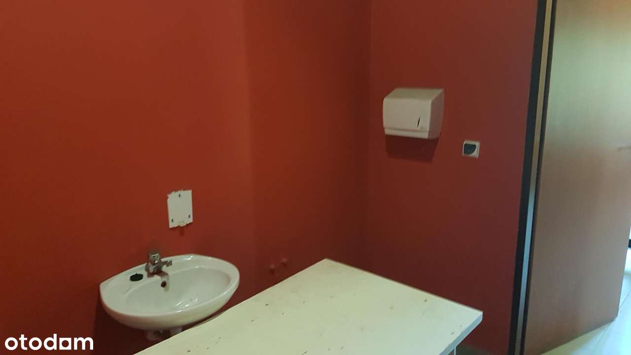 Nieruchomość 1,95 ha.Hala magazynowo -produkcyjna z parkingiem dla TIR-8