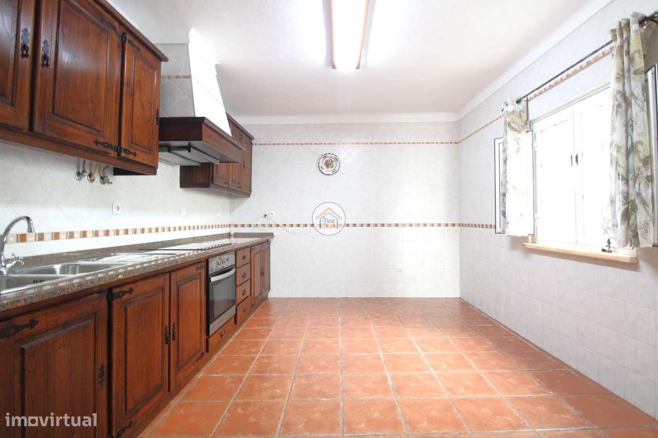 Moradia T4 com Varanda Localizada no Centro da  Vila de Redondo - Grande imagem: 4/29