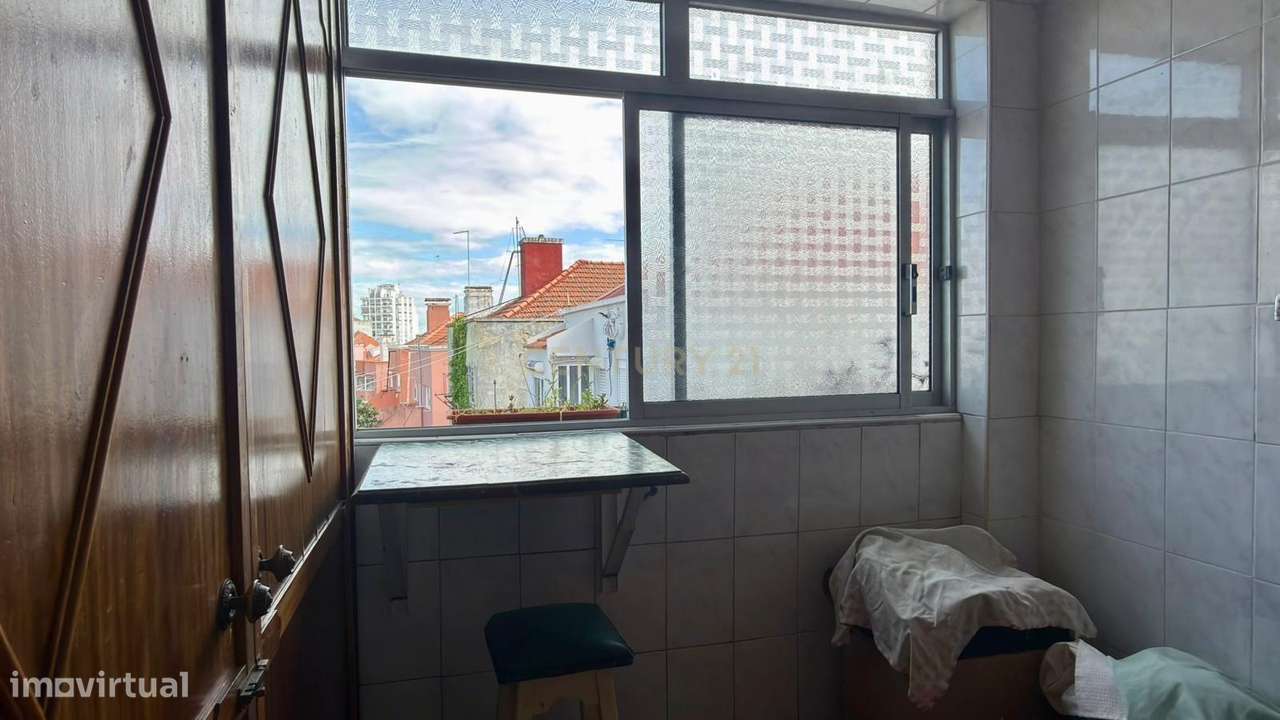 Apartamento T2 para Remodelação, Centro de Almada-16