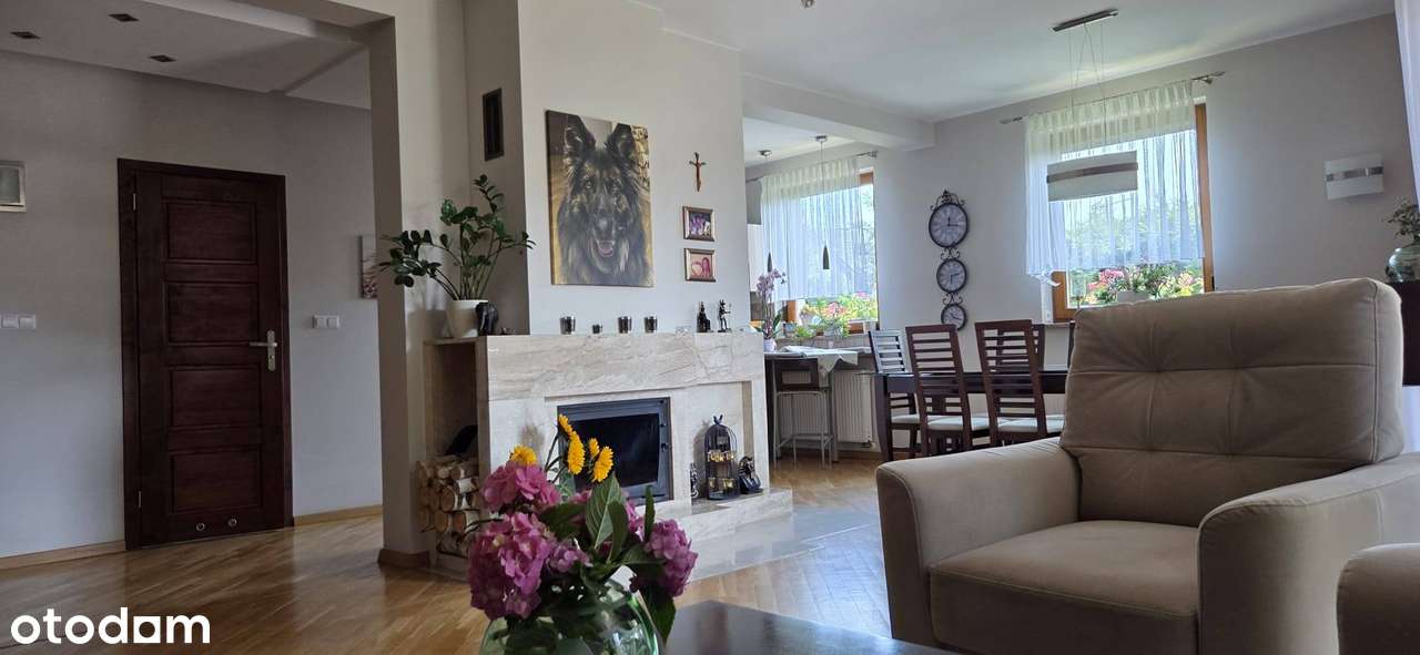 Otulony zielenią i słońcem DOM 216 m²-6 pokoi,2 łazienki,pralnia,GARAŻ-7