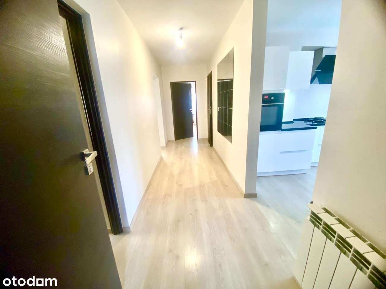 Dom- dwa niezależne pięta/2 x garaż/działka 1400m²-10