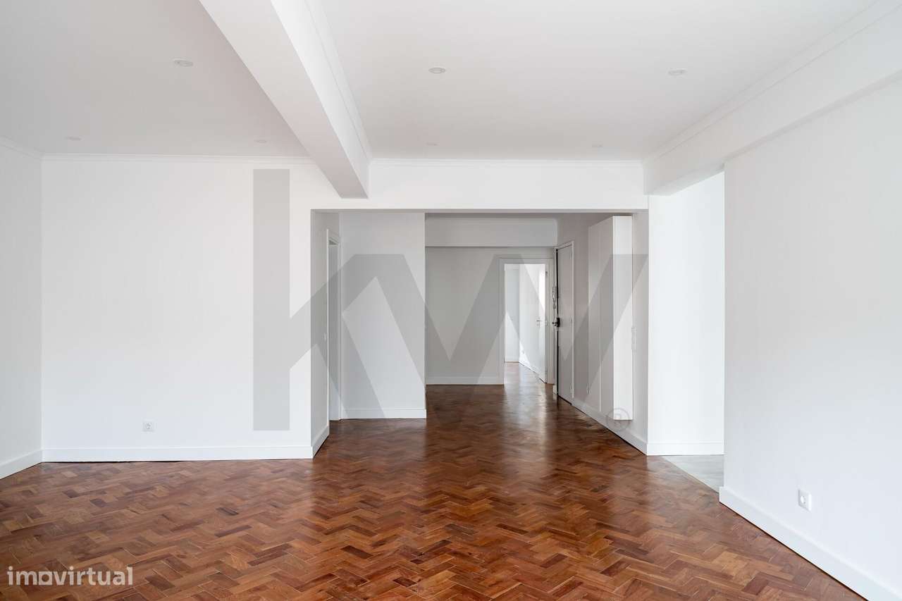 Apartamento T3 renovado, com lugar de Garagem e varandas - Grande imagem: 3/21