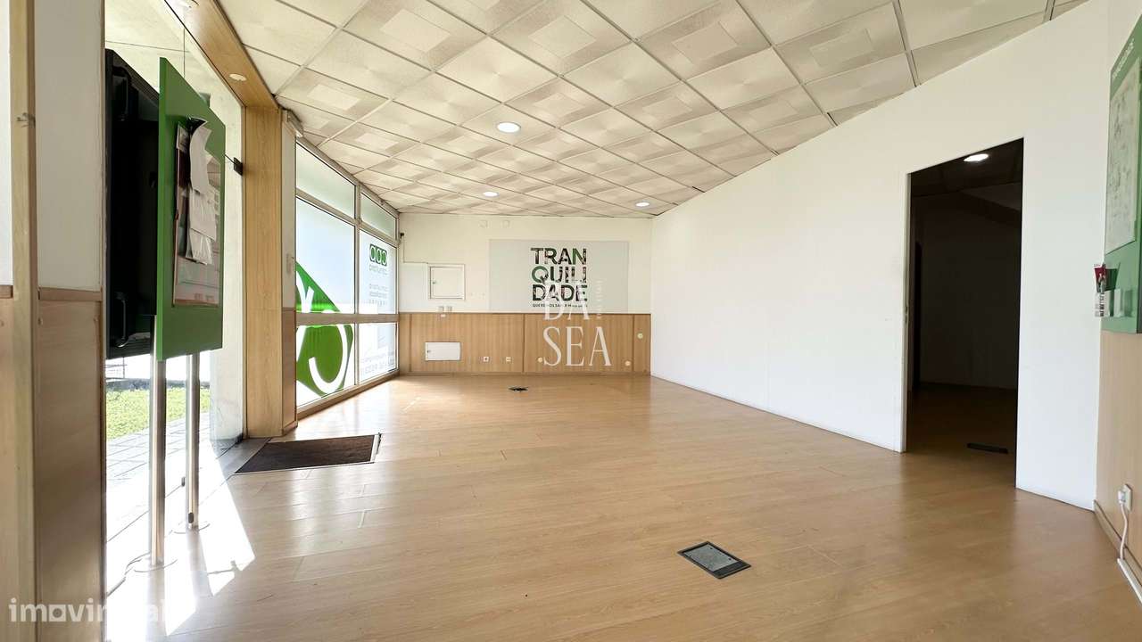 Loja para arrendamento grande montra e boa localização em Merelim (São - Grande imagem: 2/12