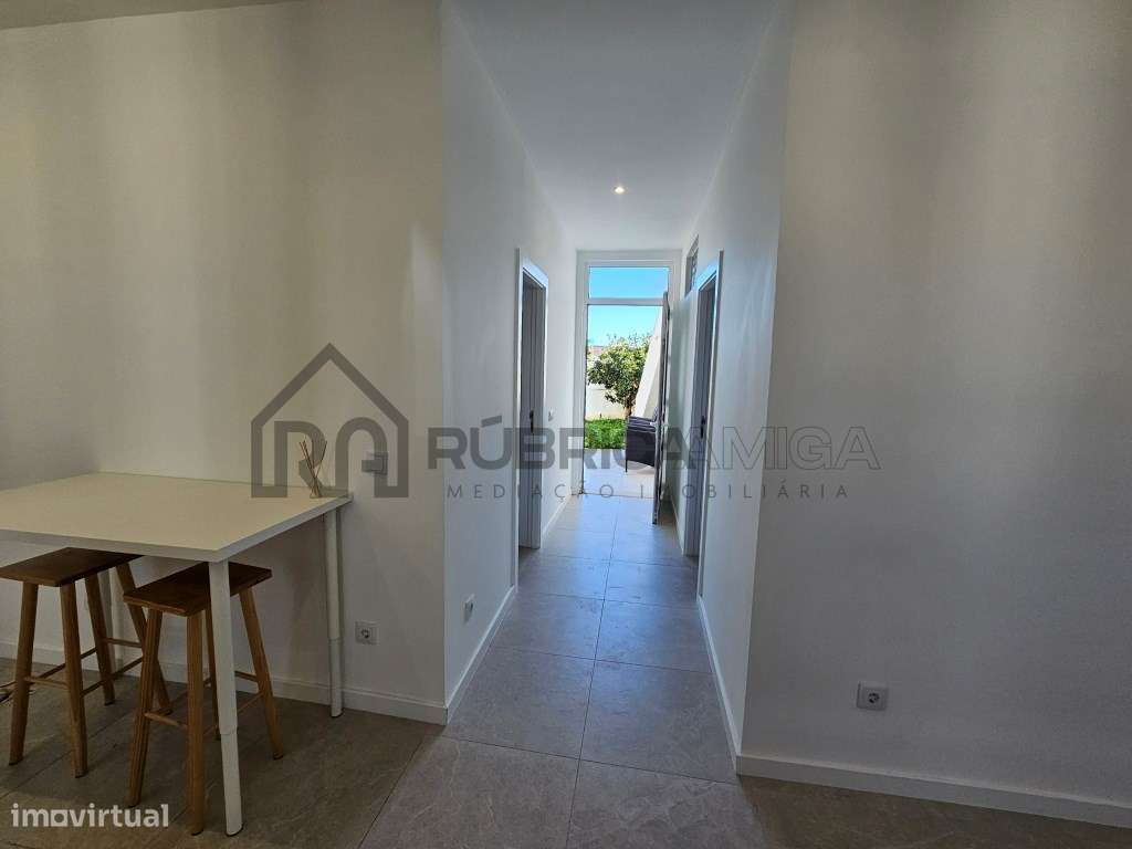 Moradia V2 em Loulé renovada com terraço e logradouro-20