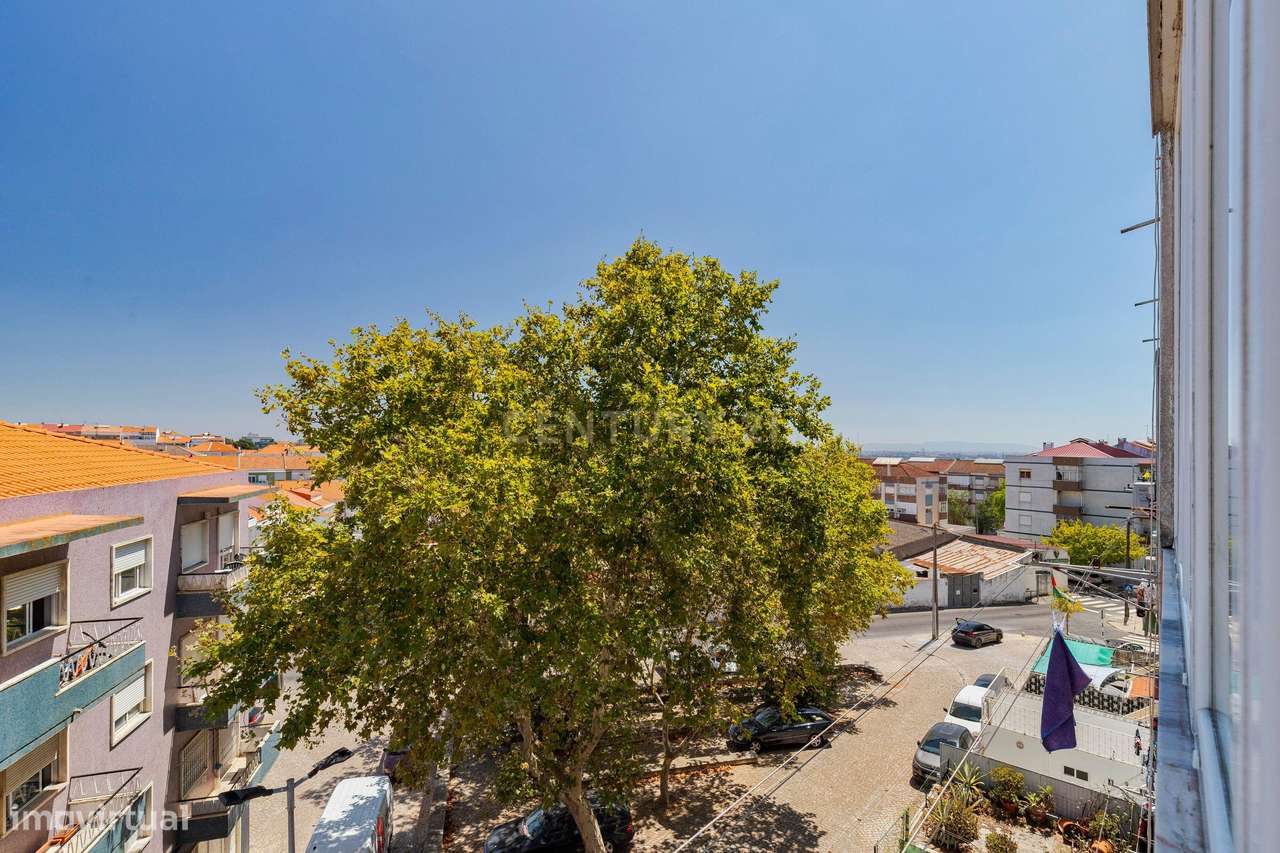 Apartamento T3 com varanda  no Feijó-22