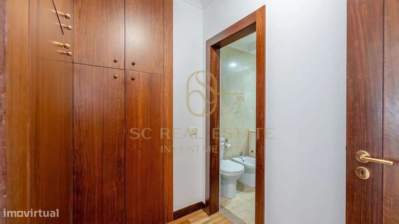 Exclusivo T2 Duplex Recuado, Último Piso, 2 Terraços, Cedofeita-21
