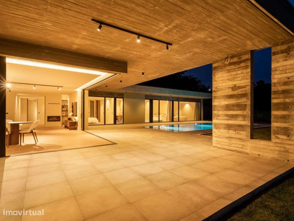 Moradia Térrea com Piscina Infinita e Vista Panorâmica sobre o Vale-19