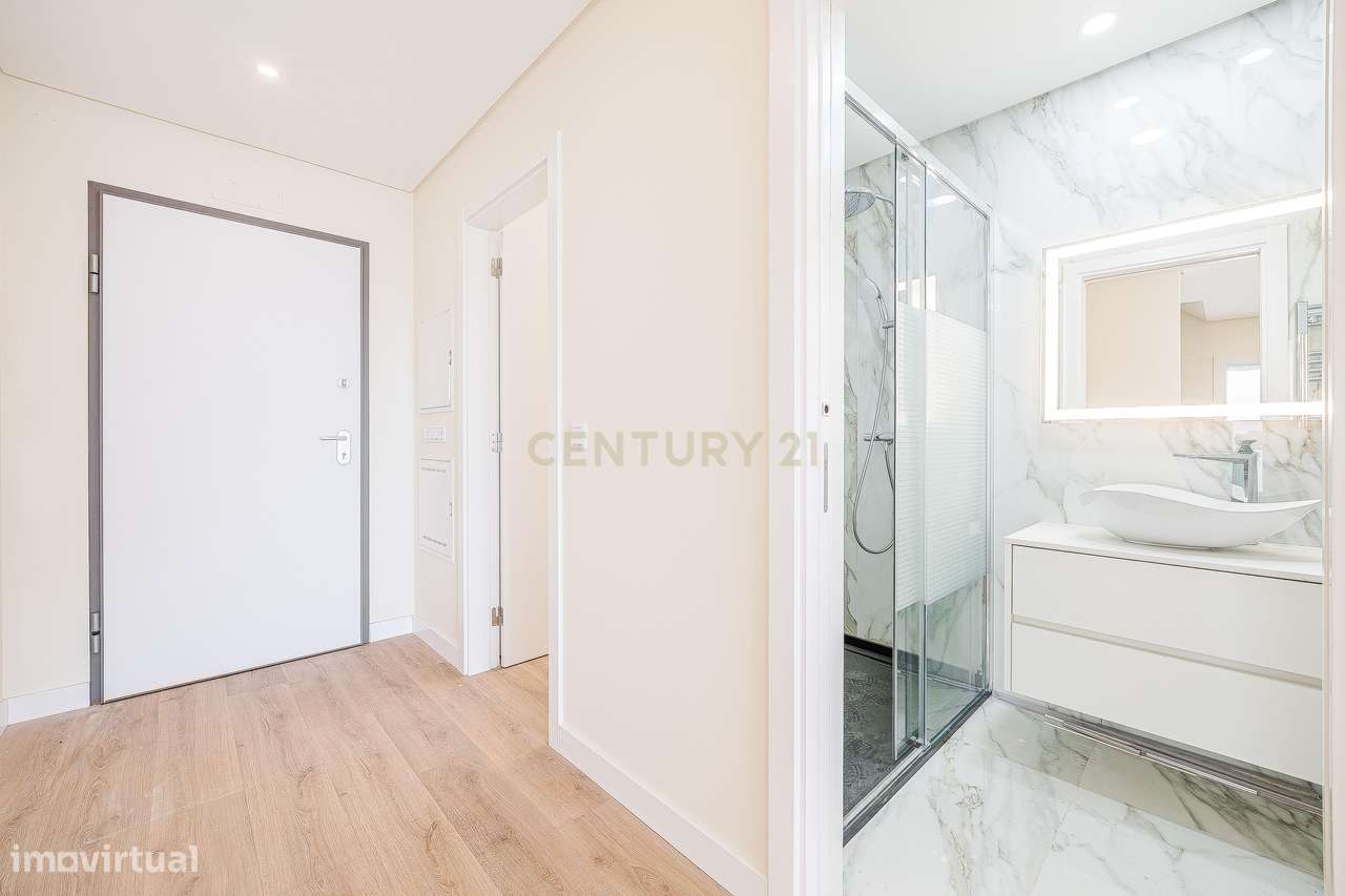 Moradia T4+1 Contemporânea com Piscina-27