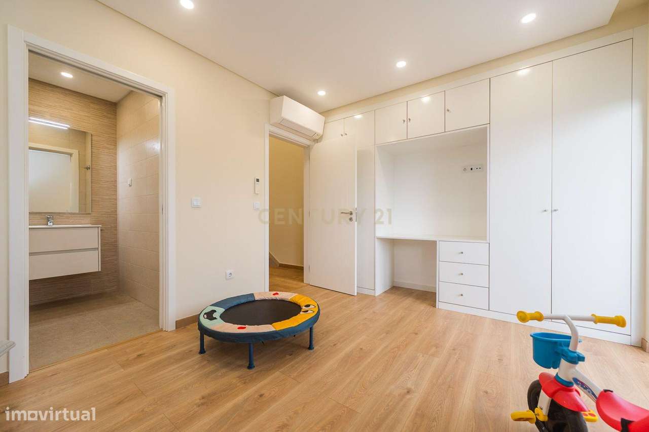 Moradia T3 localizada na aldeia de Cheleiros - Mafra-29