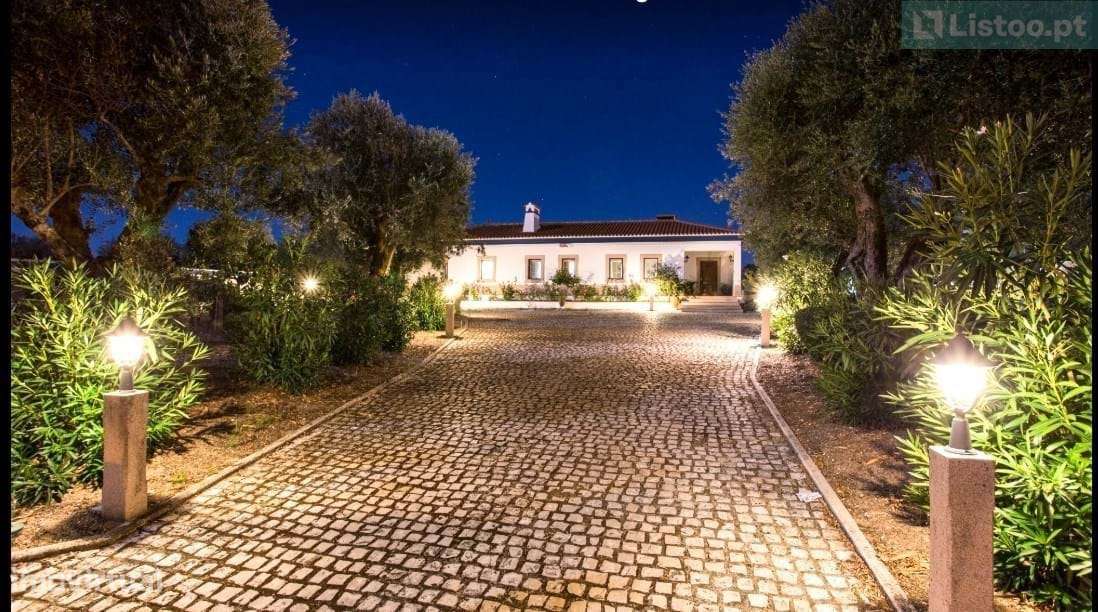 Moradia de traça alentejana com 6 suítes,  situada em Alpalhão - Grande imagem: 2/29