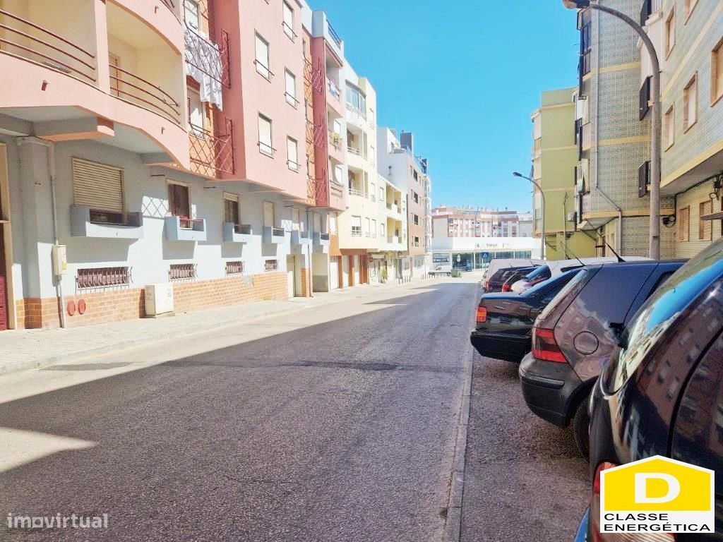 Setubal, 2º andar de 3 assoalhadas na zona dos quatro caminhos.