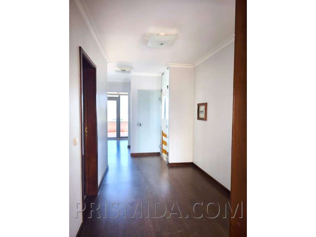 Duplex T4+office Renovado | Bi-Familiar | Terraço c/Churrasqueira-30