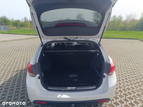 Hyundai i40 Kombi 1.7 CRDi DCT Premium - 12