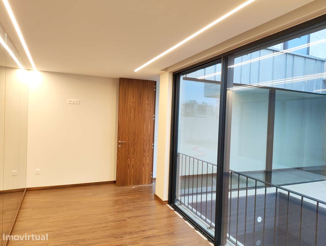 MORADIA NOVA com Piscina e Jardim - Junto ao Mar .-39