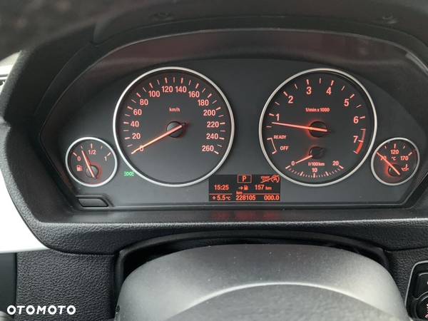 BMW Seria 3 320i Touring - 17