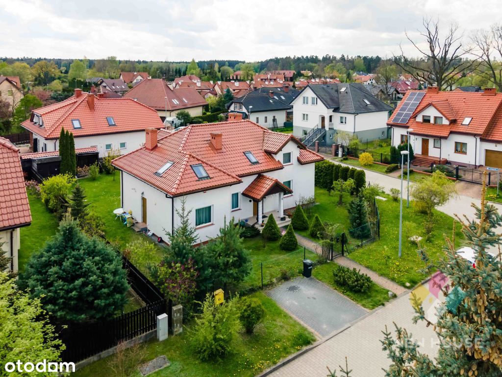 Wolnostojący, Pieczewo, blisko lasu