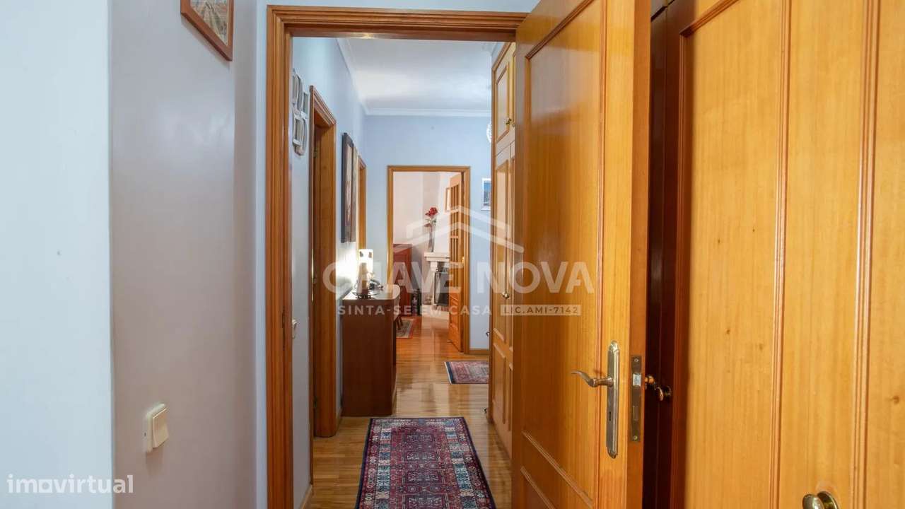 Apartamento T2 c/ varanda em Canelas-8