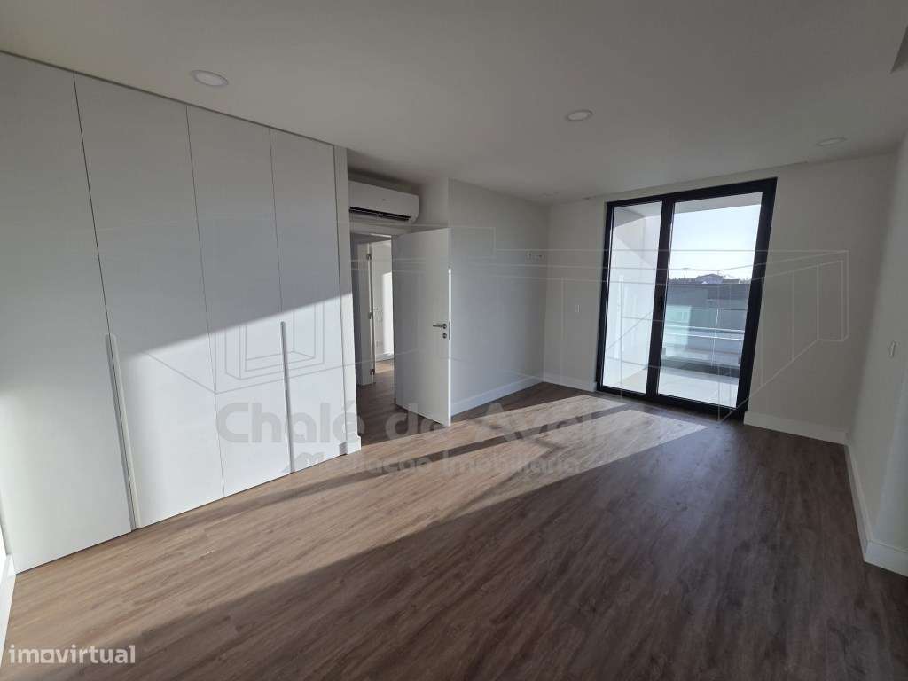 Moradia unifamiliar geminada T3, de 2 pisos, com garagem, anexos e ...-42