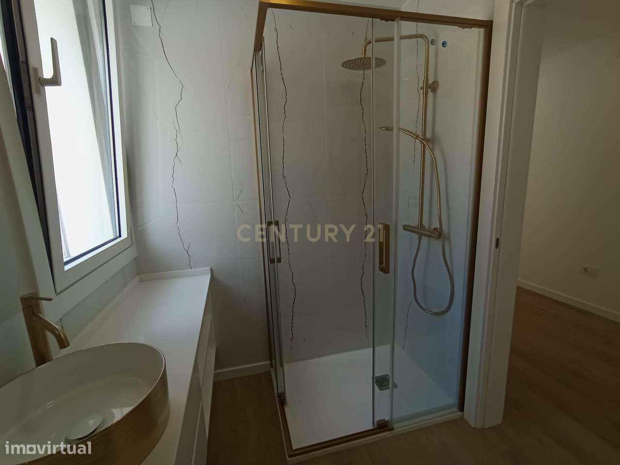 Moradia geminada no centro da Costa da Caparica-33