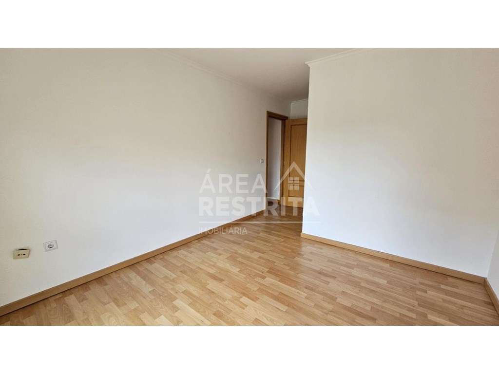 Apartamento T3 com 180m2 em Alhos Vedros inserido num prédio com el... - Grande imagem: 4/8