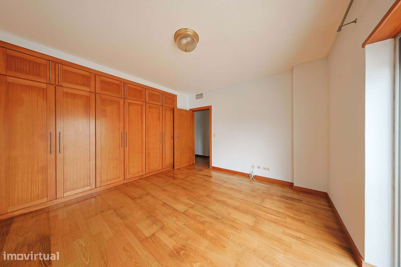 Apartamento T3 na Avenida D. João III para venda-7