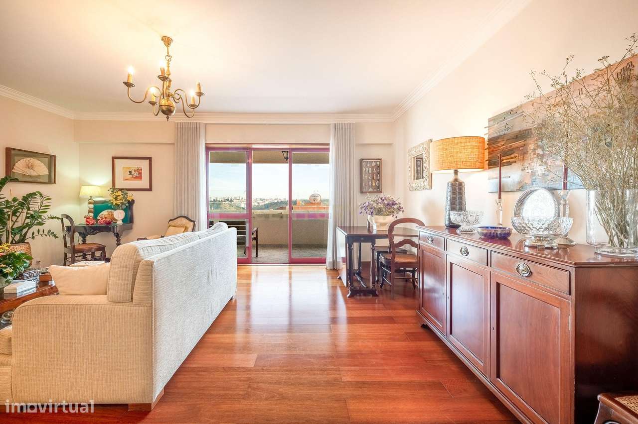 Apartamento T3, com Box de 85 m2 e Arrecadação em Odivelas-2