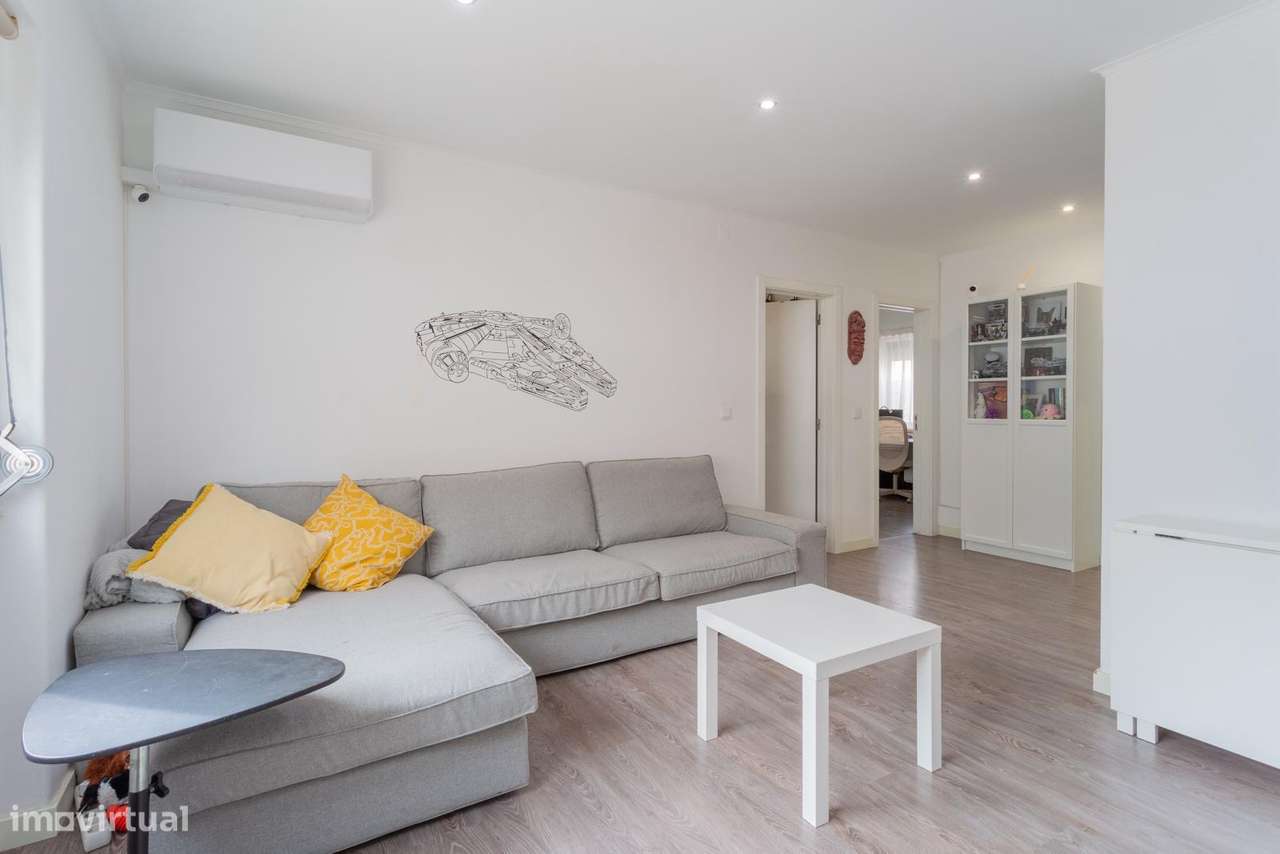 Apartamento T2 Remodelado - Laranjeiro-5