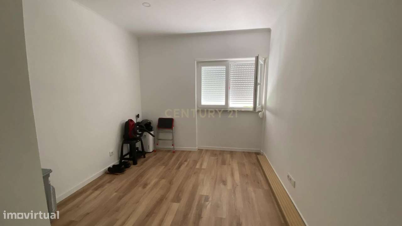 ApartamentoT2  Renovado no Lavradio,  Barreiro-9